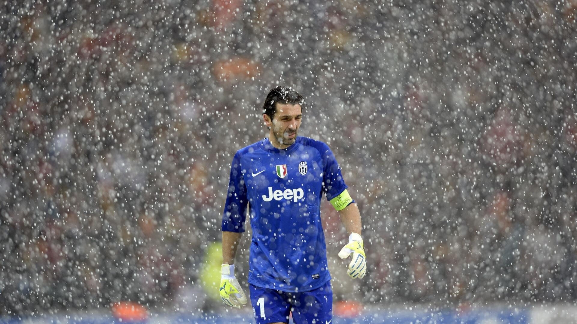 开云网站-伊朗球队合影全员戴手套围巾，时尚圈点赞“冷酷战士”，伊朗选手