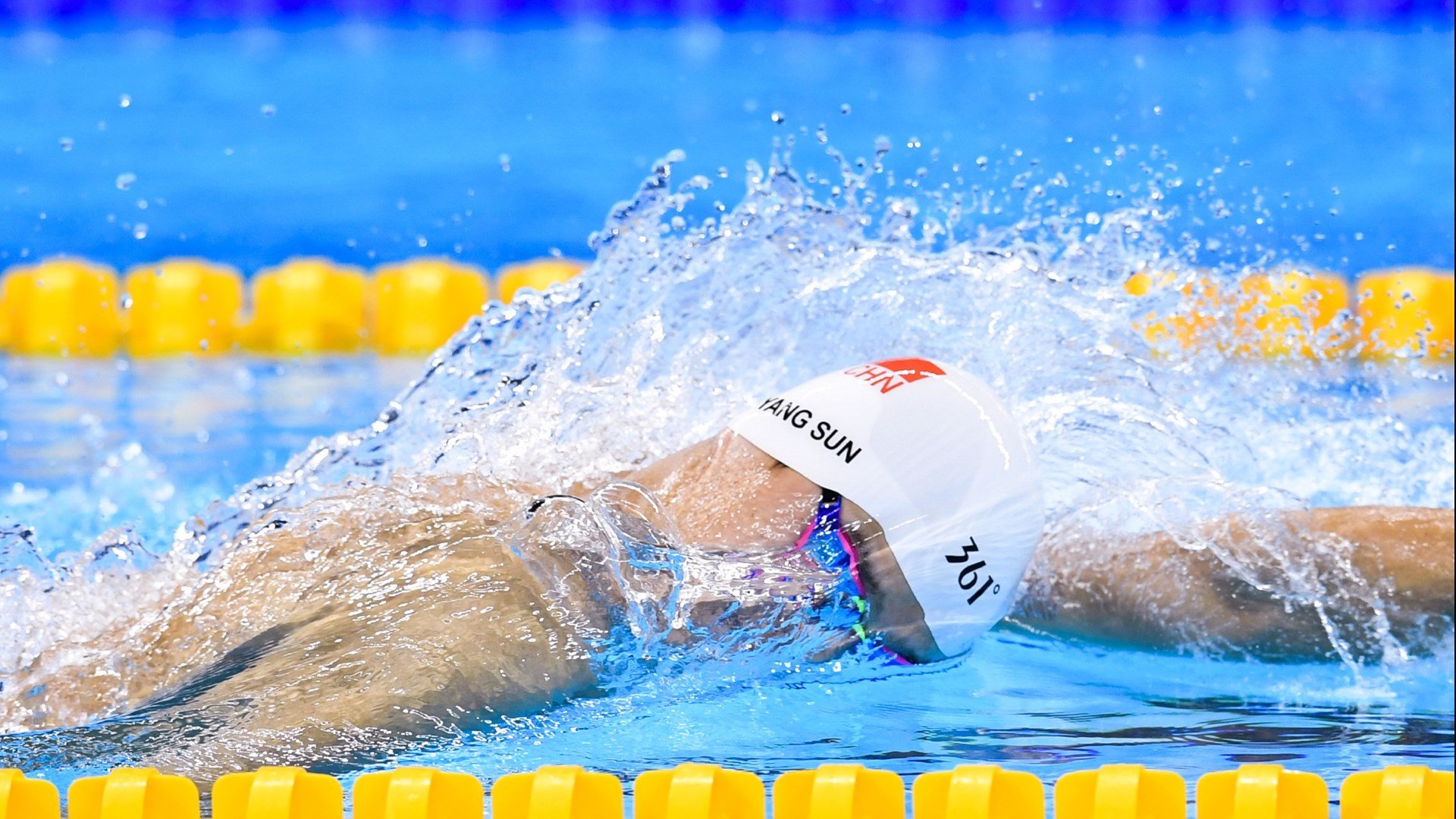 开云网站-伊朗球队合影全员戴手套围巾,时尚圈点赞“冷酷战士”,伊朗选手