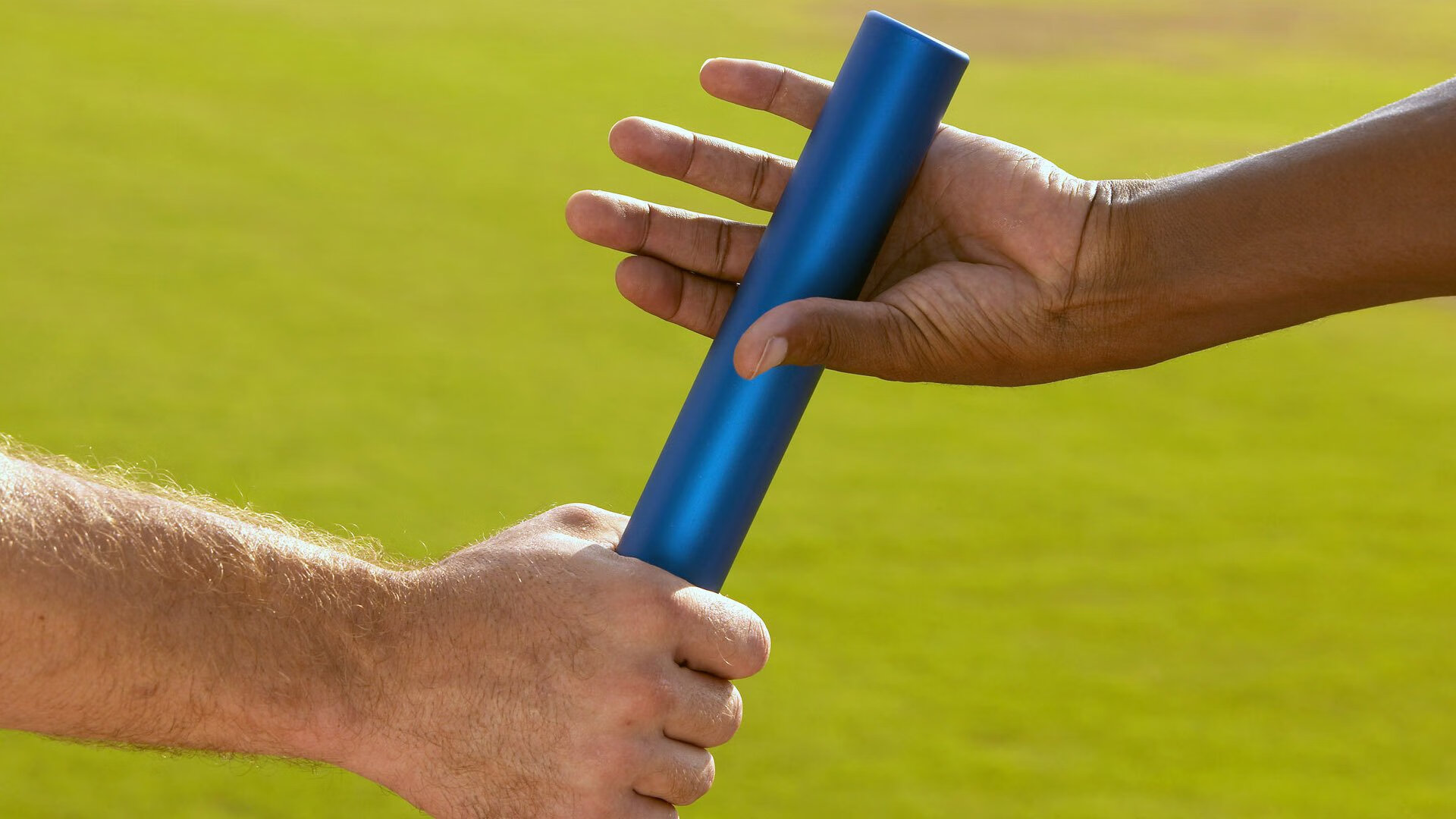 开云体育俱乐部官网-欧冠“幕后英雄”揭秘:那些默默付出的队医、理疗师